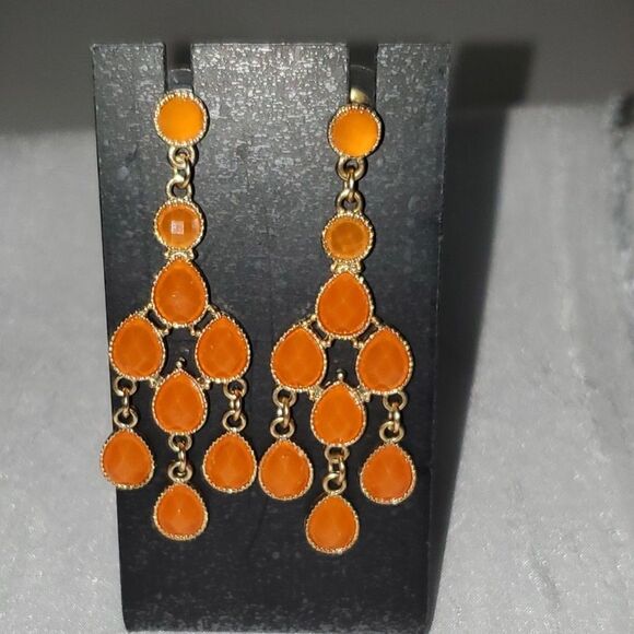 A Vintage Pair of Chandelier Dangle Earrings Pierced Orange Faceted Acrylic - Picture 1 of 9
